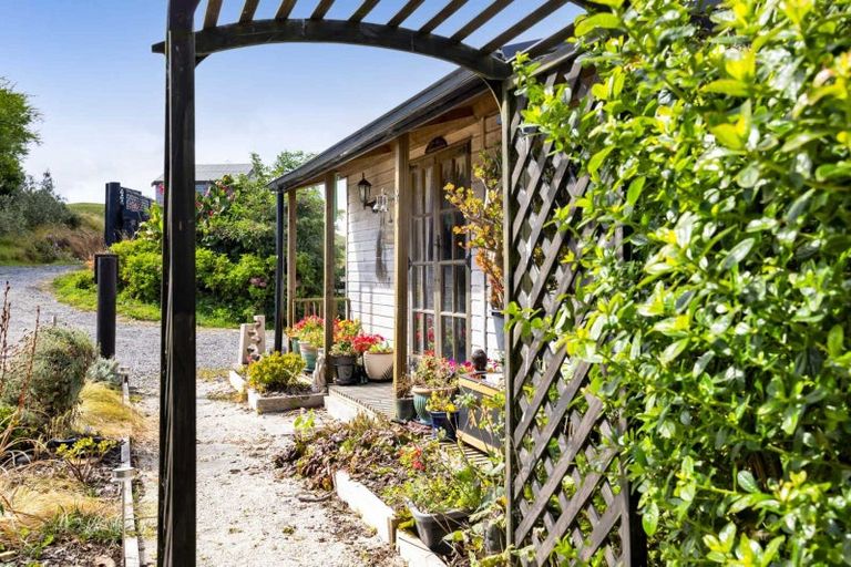 Photo of property in 2 Te Ara Karoiroa Road, 4374