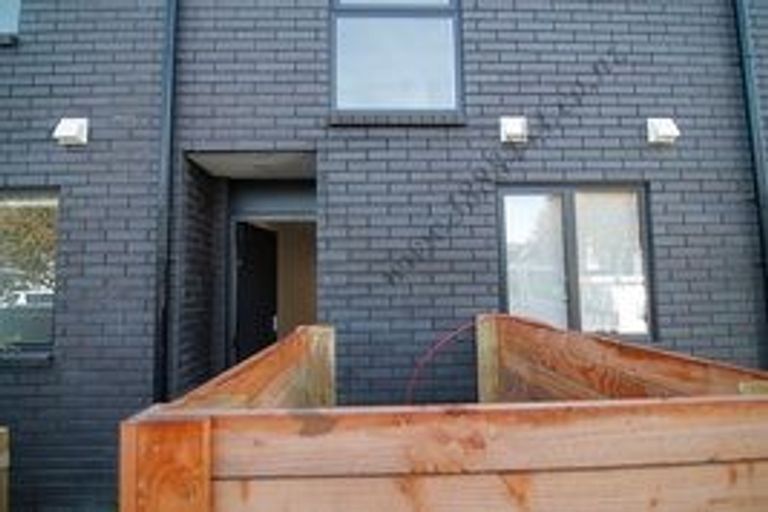 Photo of property in 2/255 Kilmore Street, Christchurch Central, Christchurch, 8011