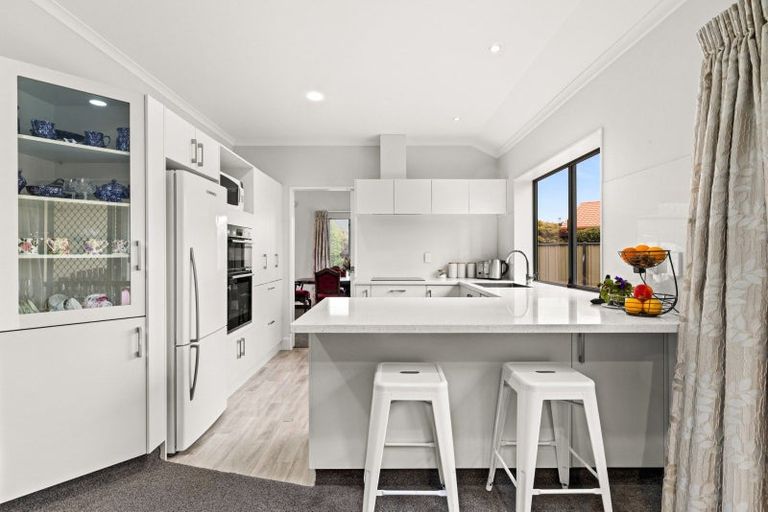 Photo of property in 18 Claridge Place, Taradale, Napier, 4112
