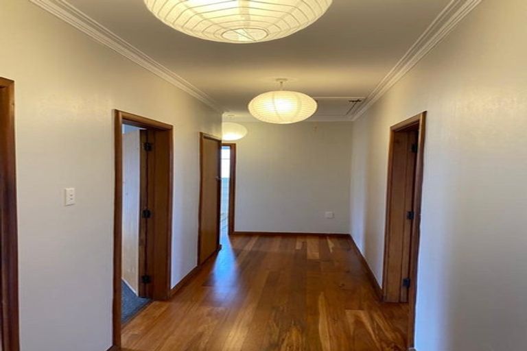 Photo of property in 108 Nevay Road, Karaka Bays, Wellington, 6022