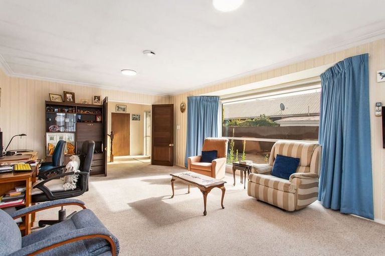 Photo of property in 427 Memorial Avenue, Burnside, Christchurch, 8053