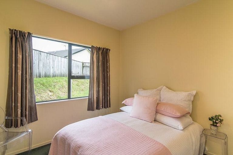 Photo of property in 16 Ring Lane, Paparangi, Wellington, 6037