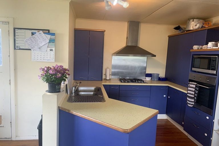 Photo of property in 11 Tawhiti Road, Hawera, 4610