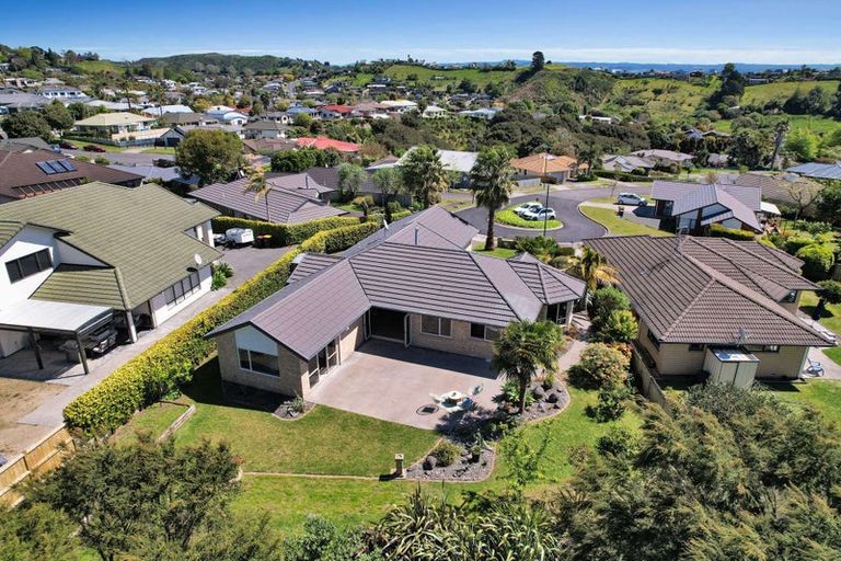 Photo of property in 52 Lysaght Place, Welcome Bay, Tauranga, 3112