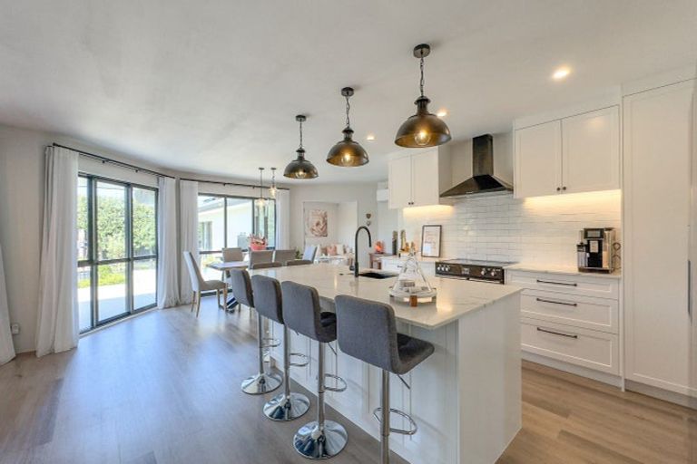Photo of property in 12 Calderwood Close, Waiuku, 2123