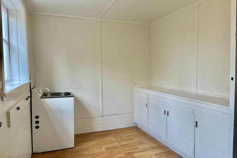 Photo of property in 4 Islington Avenue, New Lynn, Auckland, 0600