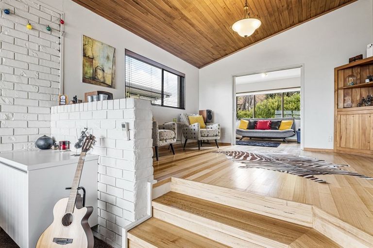Photo of property in 2/72 Gulf View Road, Murrays Bay, Auckland, 0630