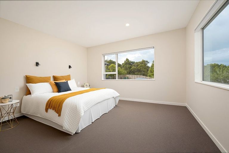 Photo of property in 220 Forest Hill Road, Waiatarua, Auckland, 0612