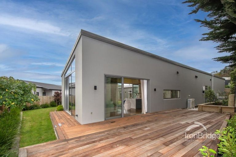 Photo of property in 13 Barnfields Close, Halswell, Christchurch, 8025
