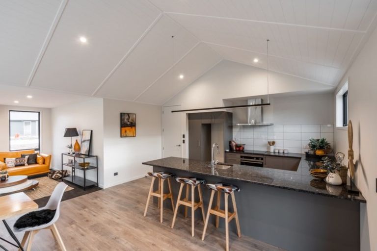 Photo of property in 40 Mount Creighton Crescent, Wanaka, 9305