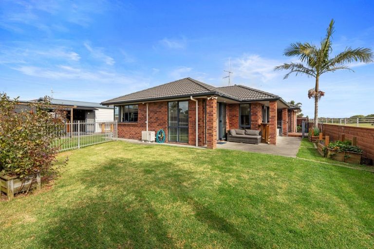 Photo of property in 24 Carrington Drive, Papamoa Beach, Papamoa, 3118