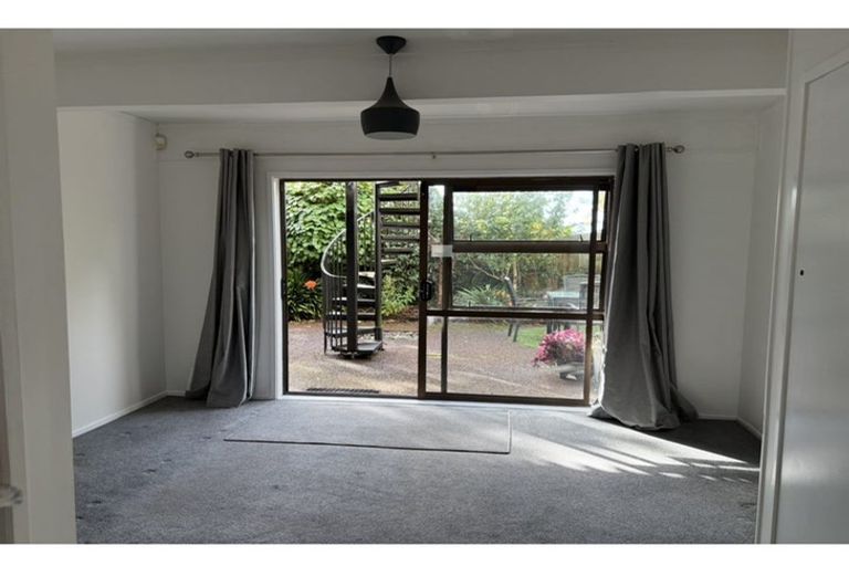 Photo of property in 313 Glengarry Road, Glen Eden, Auckland, 0602