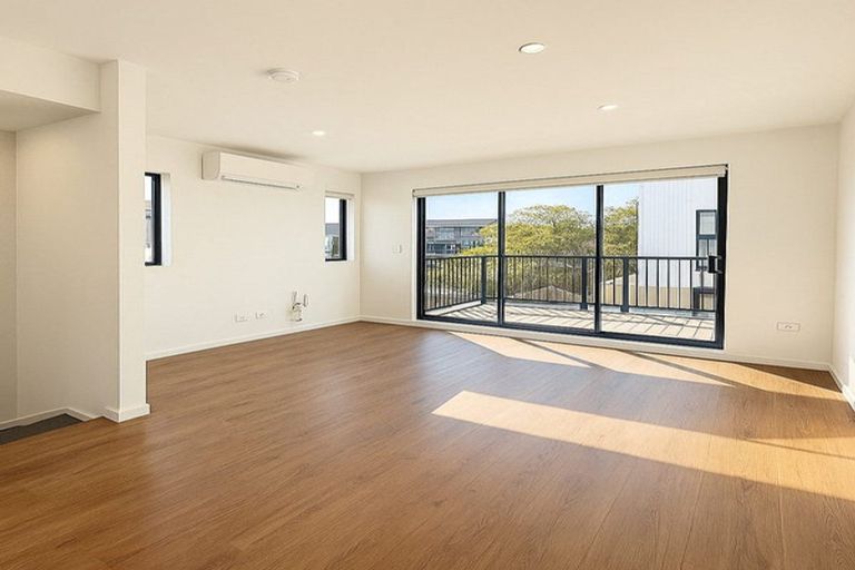 Photo of property in 8/5 Chevis Place, Pakuranga, Auckland, 2010