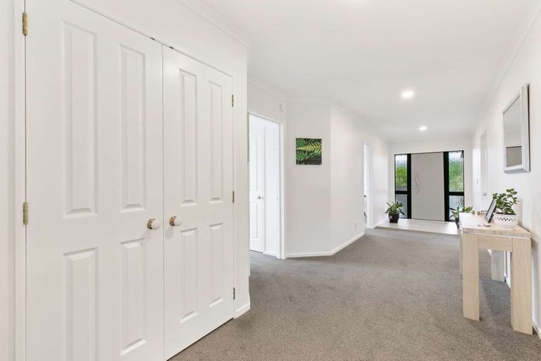 Photo of property in 7 Montcalm Close, Orewa, 0931