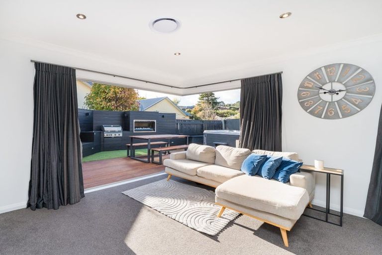 Photo of property in 26 Chestnut Close, Kelvin Grove, Palmerston North, 4414