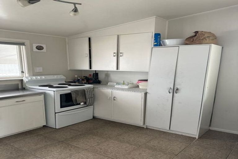 Photo of property in 81 Edmonton Road, Henderson, Auckland, 0612