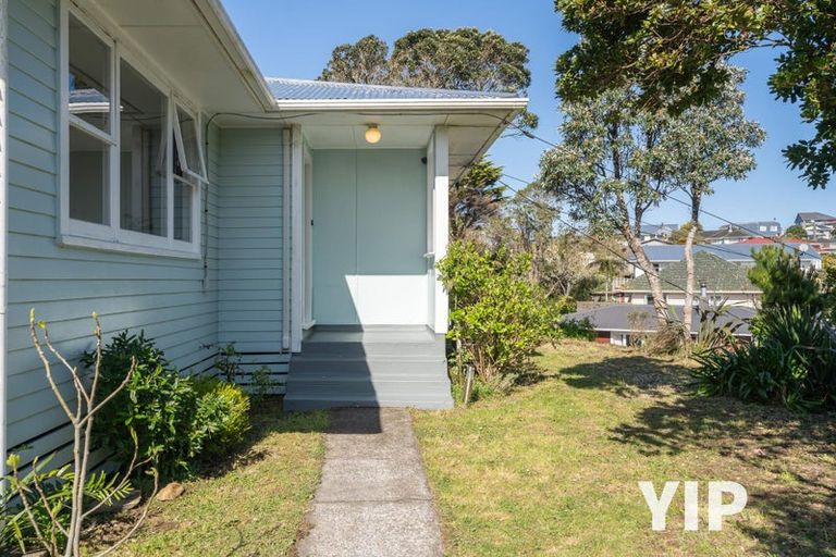 Photo of property in 58 Kenmore Street, Newlands, Wellington, 6037