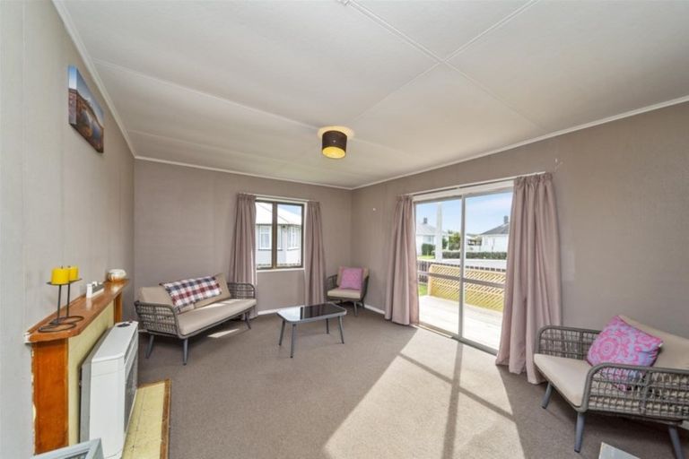 Photo of property in 3 Sutton Place, Hawera, 4610