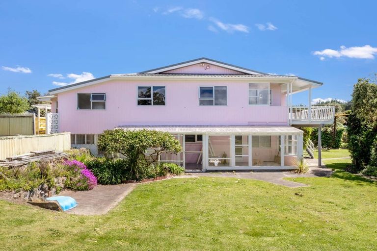 Photo of property in 14 Manga-pirau Street, Waikawa Beach, Manakau, 5573