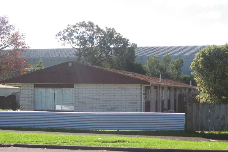 Photo of property in 1/29 Garelja Road, Henderson, Auckland, 0612