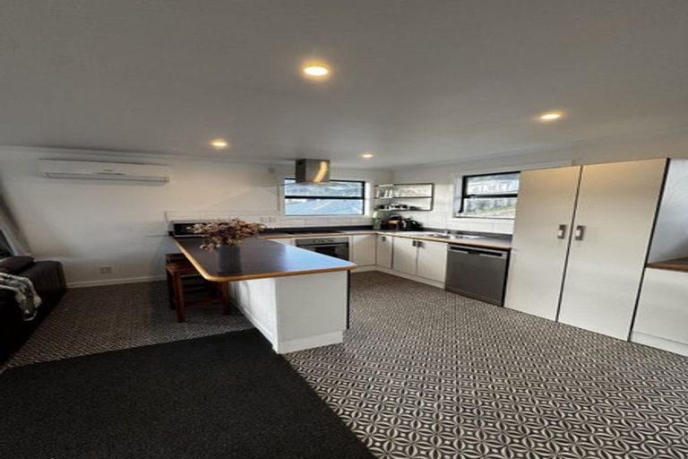 Photo of property in 2/5 Montgomery Street, Stokes Valley, Lower Hutt, 5019