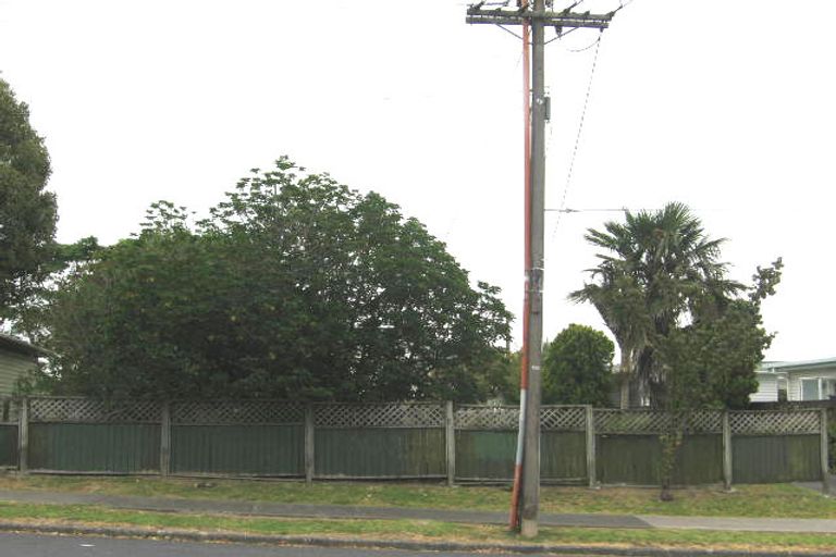 Photo of property in 2/170 Birkdale Road, Birkdale, Auckland, 0626
