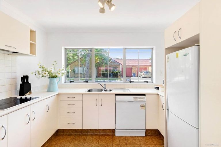 Photo of property in 8 Kilmarnock Avenue, Ranui, Auckland, 0612