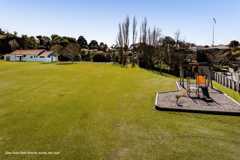 Photo of property in 2 Handley Place, Glen Avon, New Plymouth, 4312