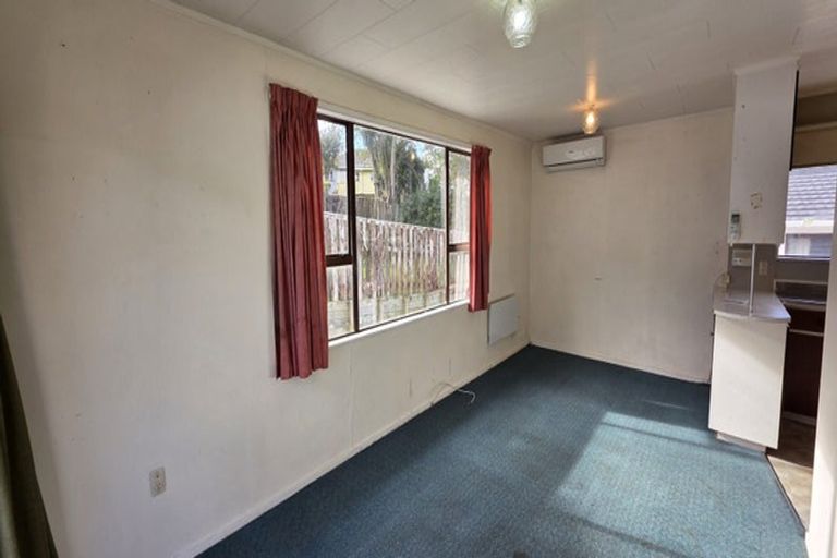 Photo of property in 4 Whitby Place, Westown, New Plymouth, 4310