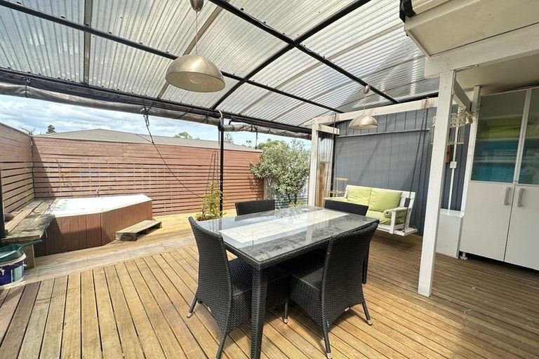 Photo of property in 47a Taikata Road, Te Atatu Peninsula, Auckland, 0610