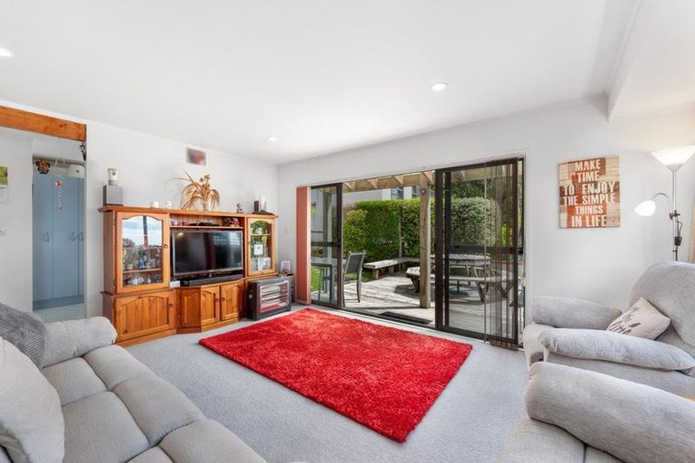 Photo of property in 7/485 Don Buck Road, Massey, Auckland, 0614