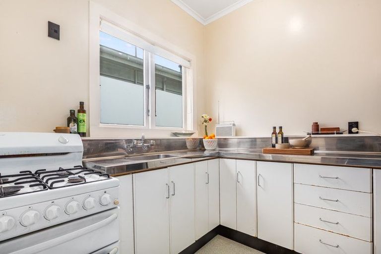 Photo of property in 12 Tinakori Road, Thorndon, Wellington, 6011