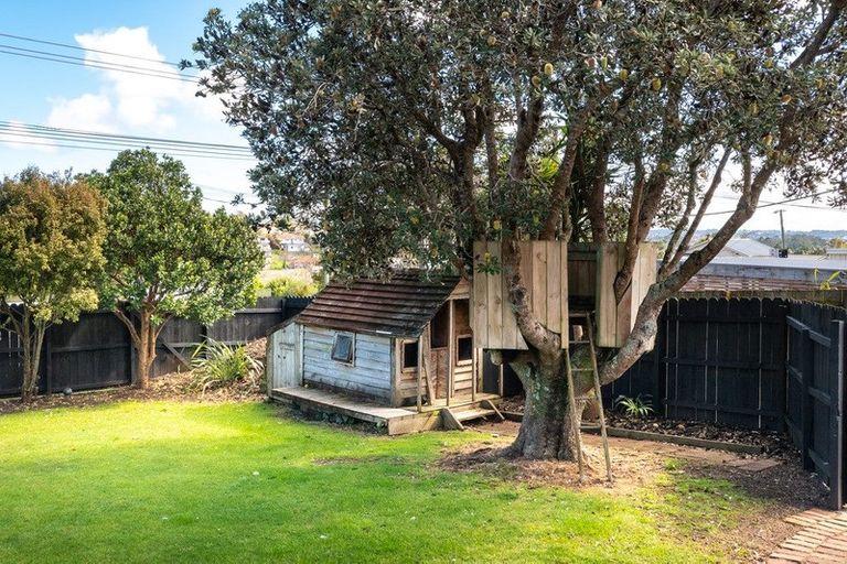 Photo of property in 82 Rosier Road, Glen Eden, Auckland, 0602