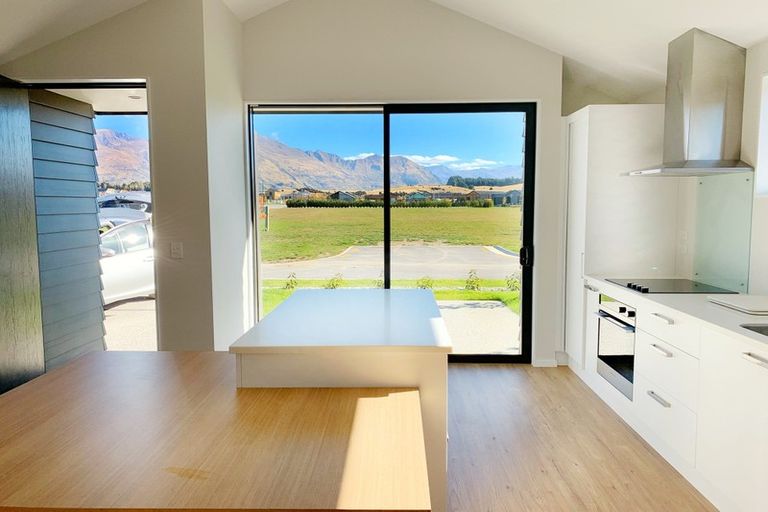 Photo of property in 26 Mount Creighton Crescent, Wanaka, 9305
