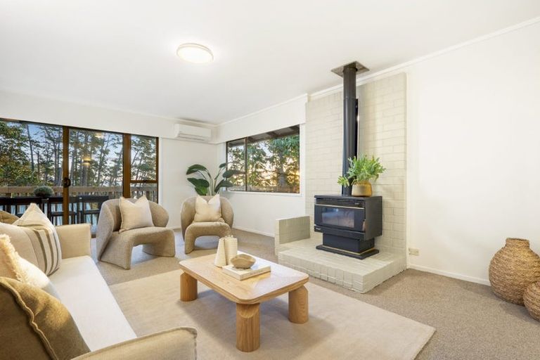 Photo of property in 32 Rosecamp Road, Beach Haven, Auckland, 0626