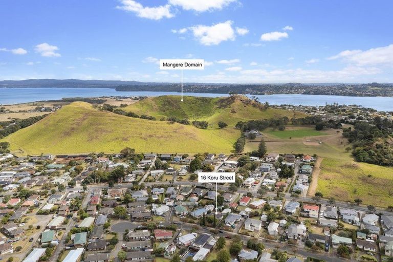Photo of property in 16 Koru Street, Mangere Bridge, Auckland, 2022