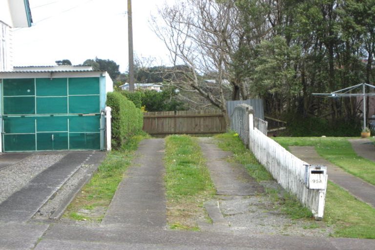 Photo of property in 95 Cook Street, Marfell, New Plymouth, 4310