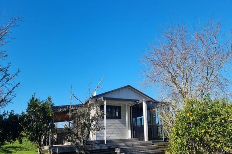 Photo of property in 100 Ranfurly Road, Alfriston, Auckland, 2105