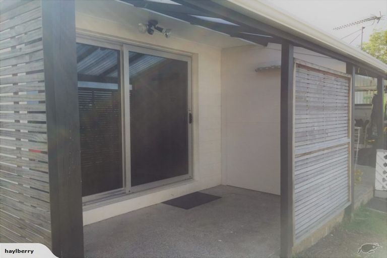 Photo of property in 2/12 Ayton Drive, Totara Vale, Auckland, 0629
