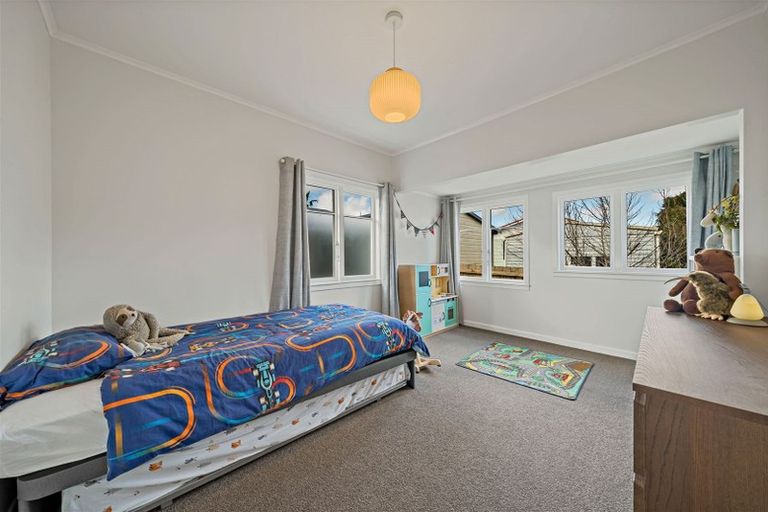 Photo of property in 17a Clinton Avenue, Te Atatu Peninsula, Auckland, 0610