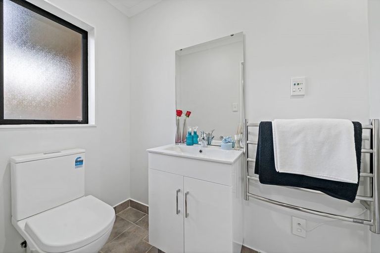 Photo of property in 10 Taatahi Street, Weymouth, Auckland, 2103