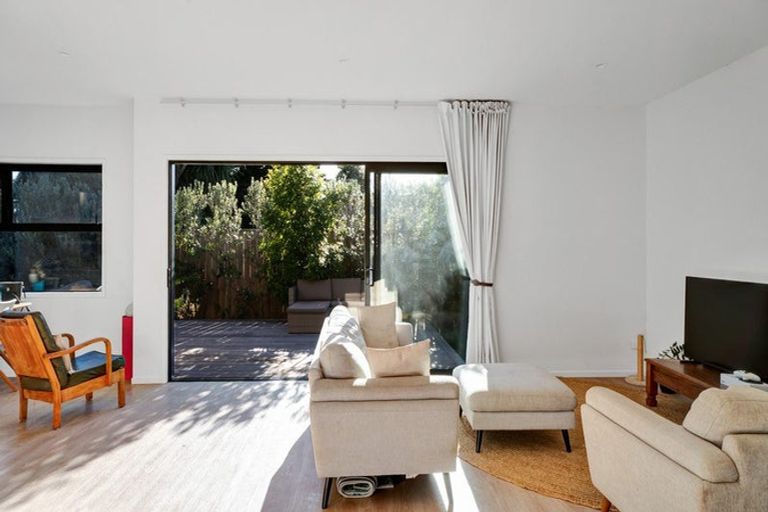 Photo of property in 7a Saxton Road, Upper Vogeltown, New Plymouth, 4310