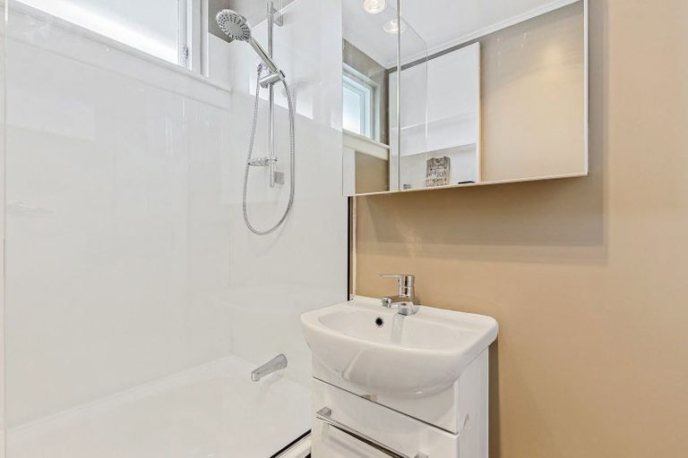 Photo of property in 2/15a Bennett Street, Saint Albans, Christchurch, 8052