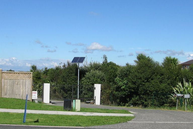 Photo of property in 53 Harbour View Road, Te Atatu Peninsula, Auckland, 0610