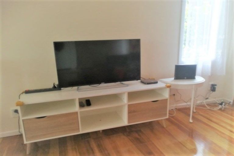 Photo of property in 1/76 College Road, Northcote, Auckland, 0627