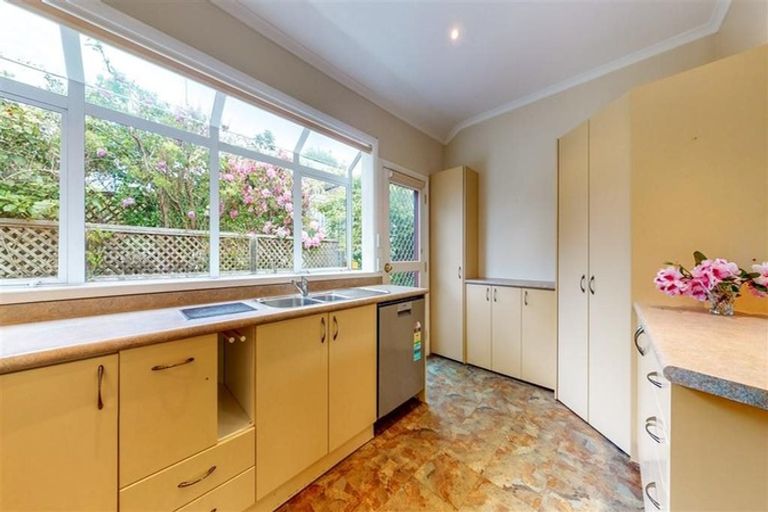 Photo of property in 6 Station Road, Khandallah, Wellington, 6035