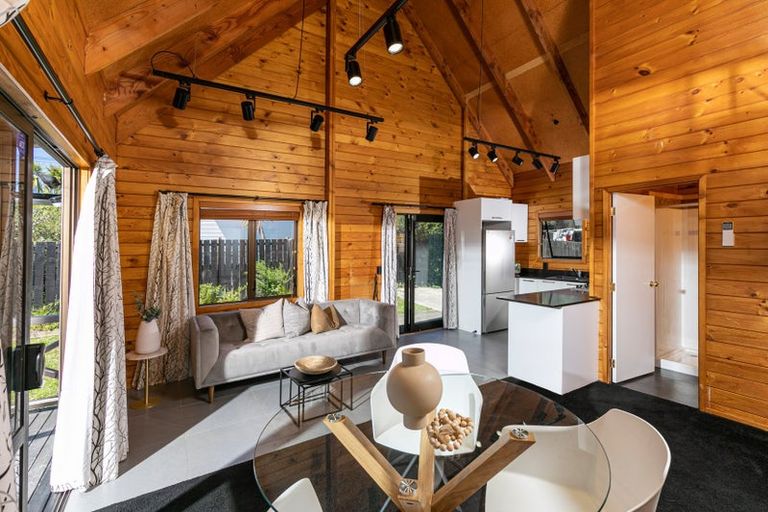 Photo of property in 261 Great North Road, Henderson, Auckland, 0612