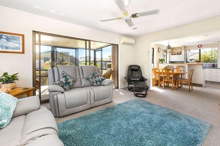 Photo of property in 3 Prudhoe Lane, Northcote, Christchurch, 8052
