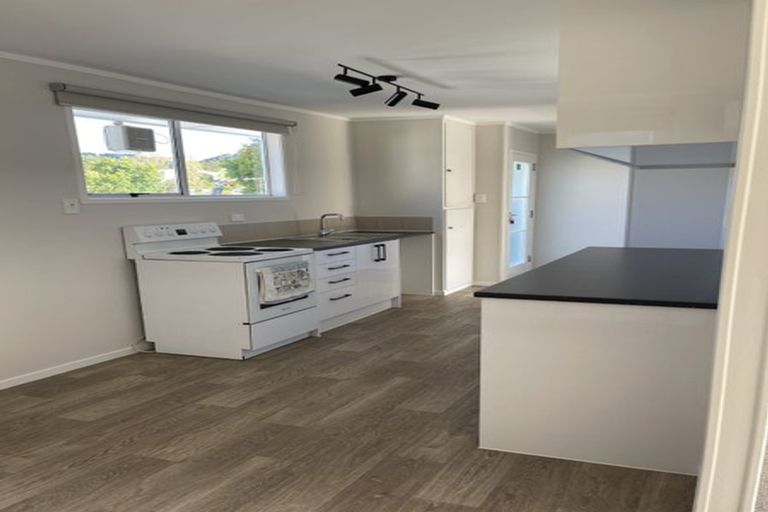 Photo of property in 7 Pitcher Place, Glen Eden, Auckland, 0602