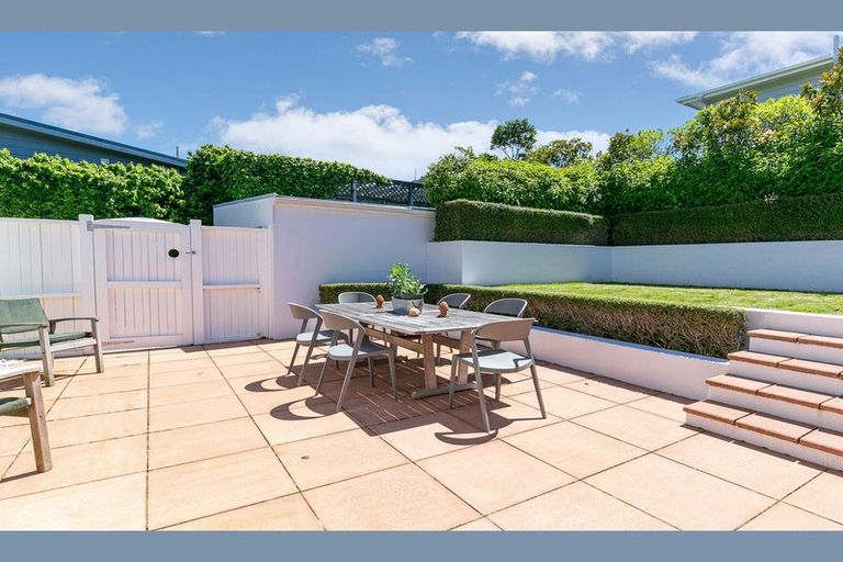 Photo of property in 15 Lucknow Terrace, Khandallah, Wellington, 6035